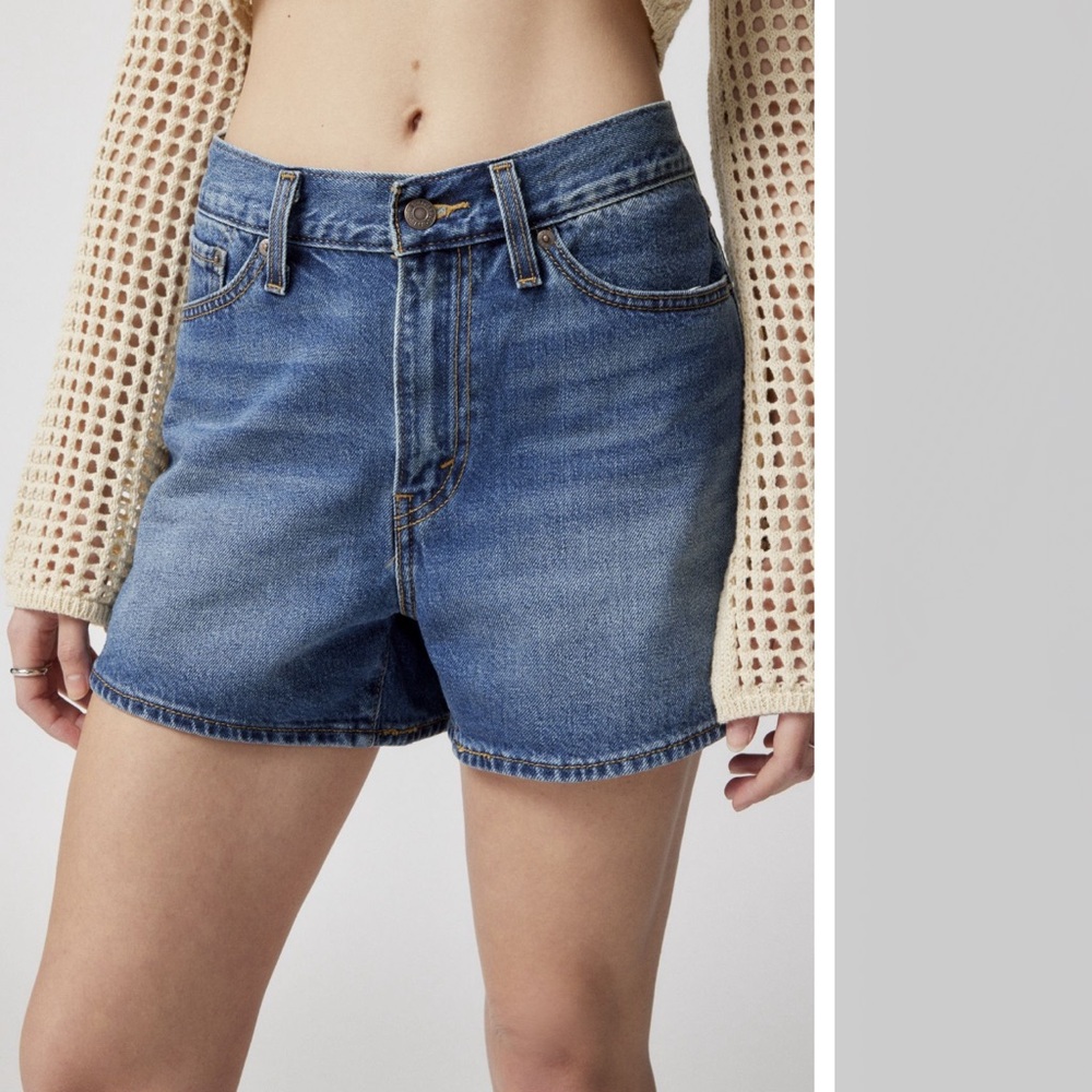 Leví’s 80s Mom Shorts